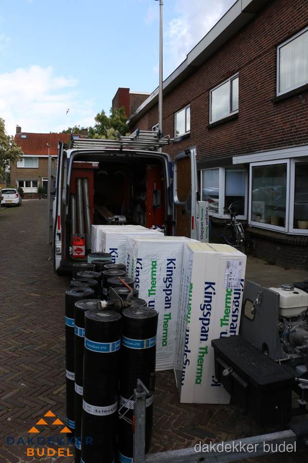 Levering van Kingspan isolatieplaten en bitumenrollen voor dakproject in Budel Levering van Kingspan isolatieplaten en bitumenrollen voor dakproject in Budel