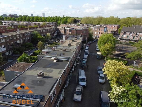Luchtfoto dakinspectie woonwijk in Budel