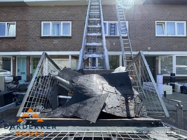 Kosten dakreparatie: dakschade aan flatgebouw in Budel