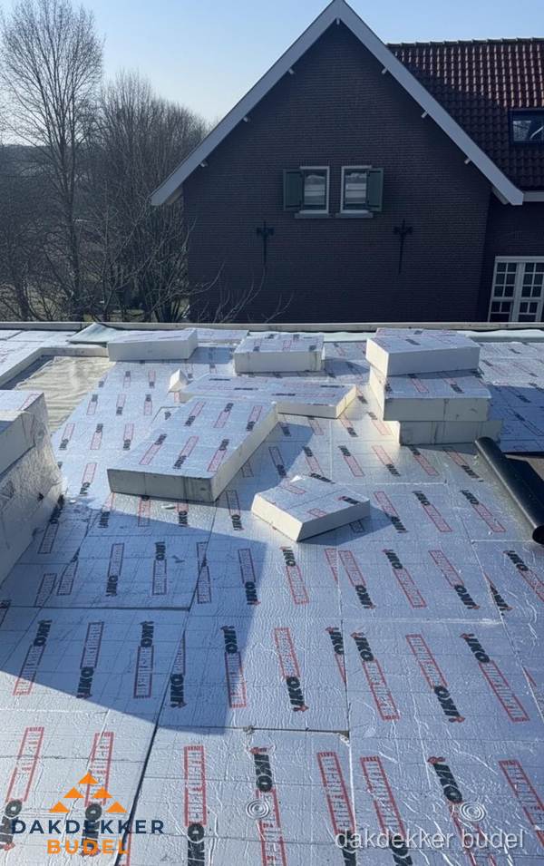 IKO PIR isolatieplaten op plat dak in Budel IKO PIR isolatieplaten op plat dak in Budel