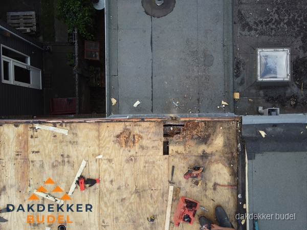 Dakschade en renovatie plat dak vanuit de lucht in Budel
