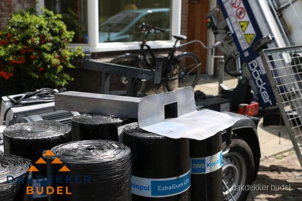 Dakbedekkingsmateriaal en dakgoot onderdelen in Budel