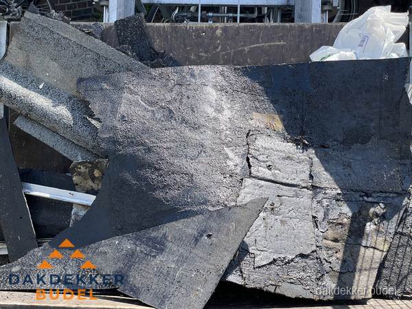 Kosten dakrenovatie: afvoer oud dakmateriaal in Budel Kosten dakrenovatie: afvoer oud dakmateriaal in Budel