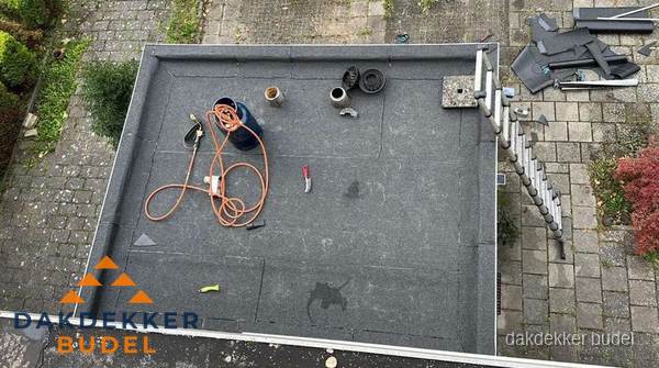 Plat dak met nieuwe bitumen bedekking in Budel Plat dak met nieuwe bitumen bedekking in Budel