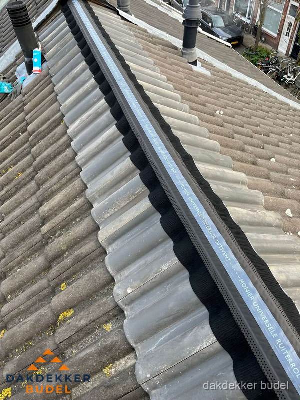Nokvorst met Monier ventilatie op schuin pannendak in Budel
